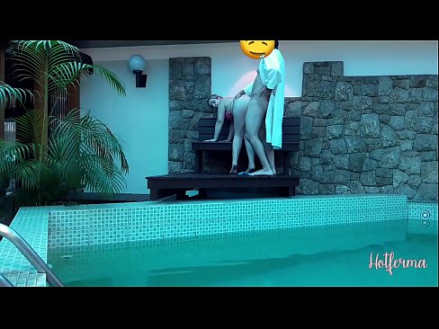 ❤️ Boss invita a cameriera à a piscina, ma ùn pudia resiste à un caldu ️ Video sessu à porn co.fotonovelasxxx.ru ❌